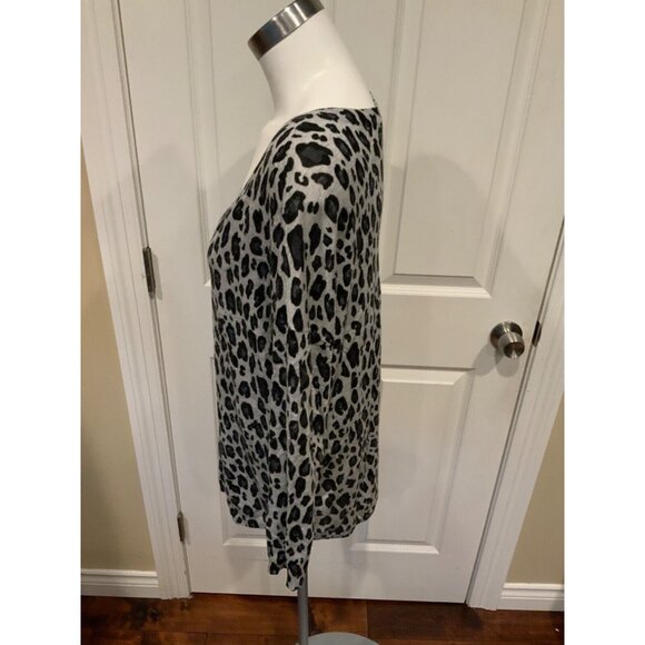 Joie Gray Thin Knit Leopard Print V-Neck Sweater, Size S - Picture 4 of 6